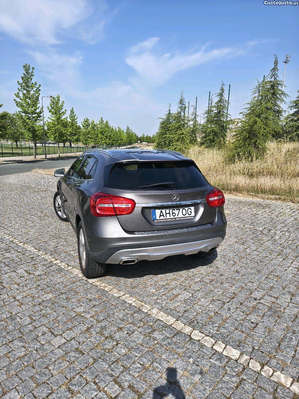 Mercedes-Benz GLA 180 automática — fotografia 9