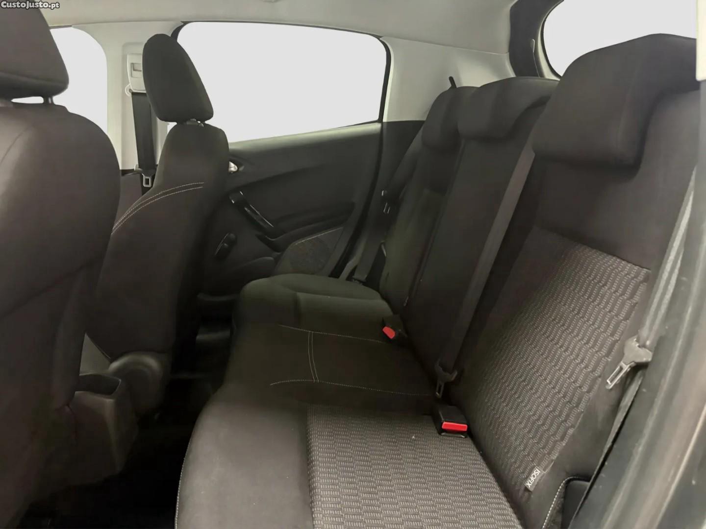 Peugeot 208 1.2 PureTech Active — fotografia 3