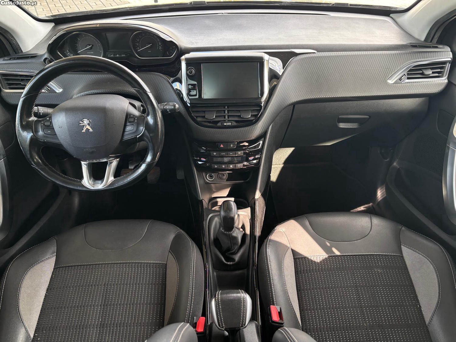 Peugeot 2008 1.2 PureTech Allure — fotografia 8
