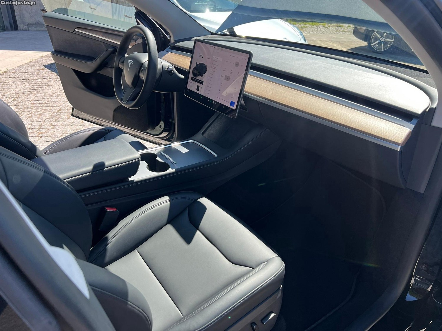 Tesla Model Y Standard — fotografia 7