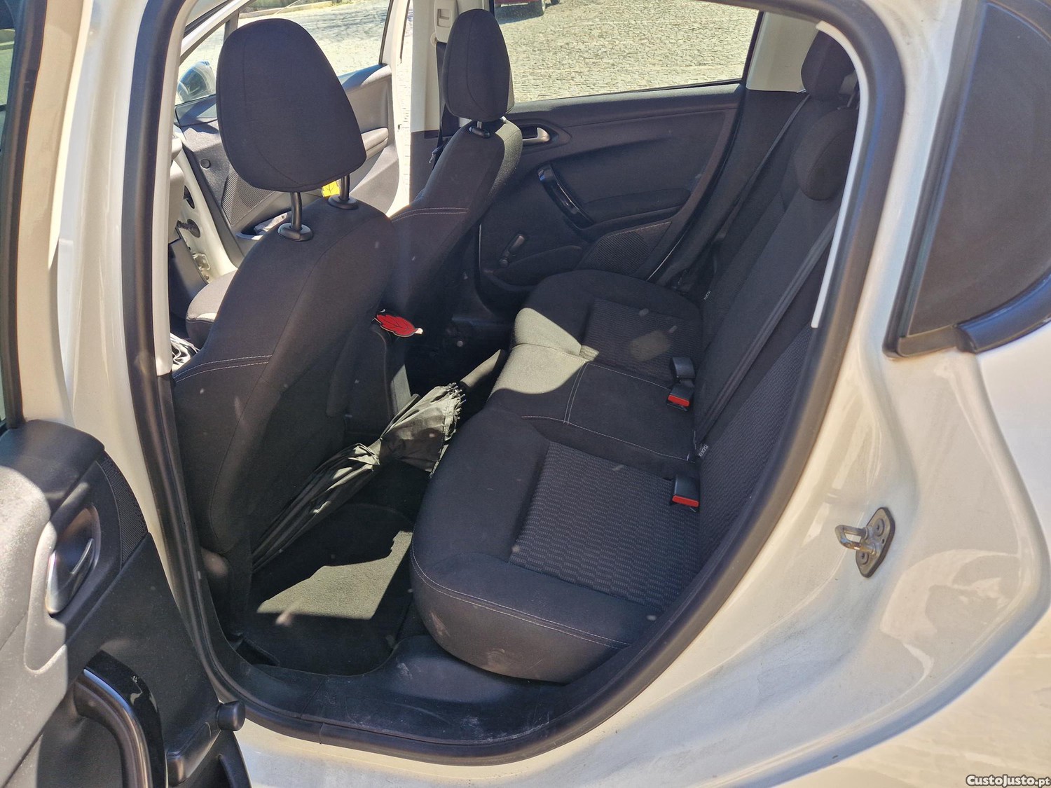 Peugeot 208 Blue hdi — fotografia 3