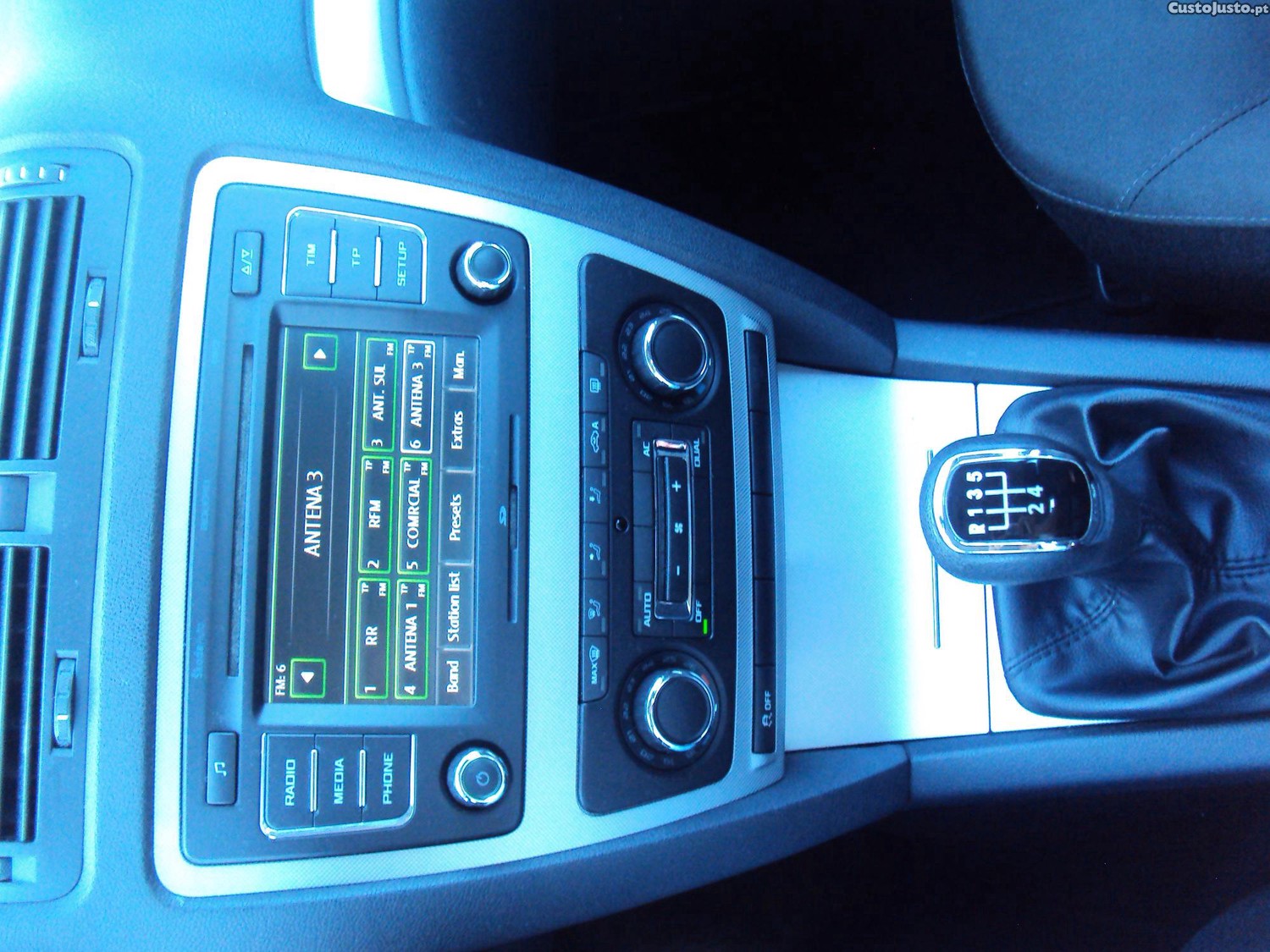 Skoda Octavia Break 1.6 TDI Ambiente 105cv — fotografia 3