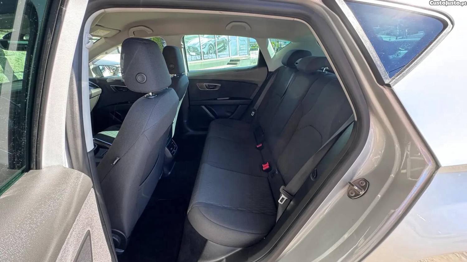 SEAT Leon 1.6 TDI Reference Ecomotive — fotografia 21
