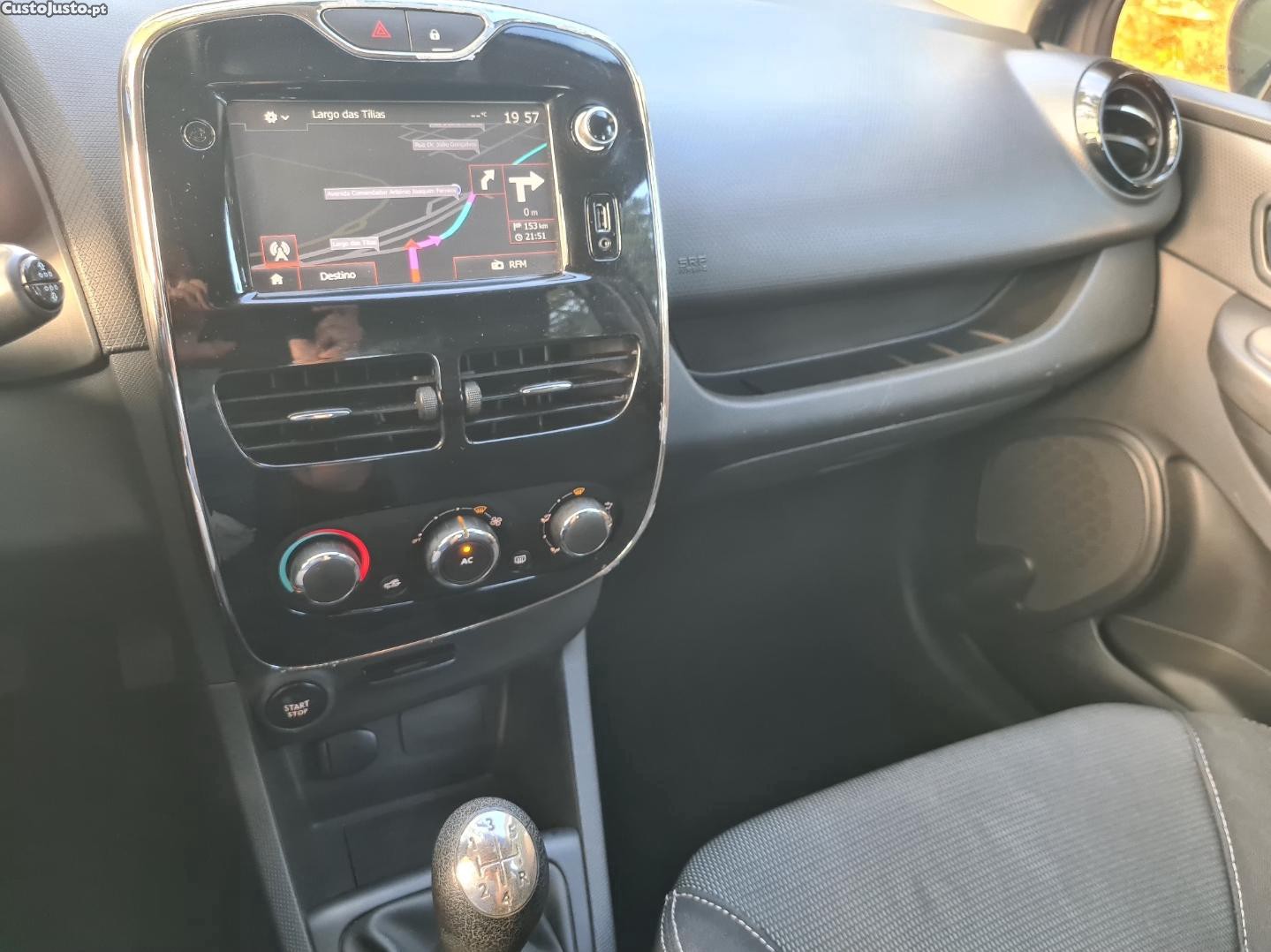 Renault Clio GPS A/C Económico — fotografia 7