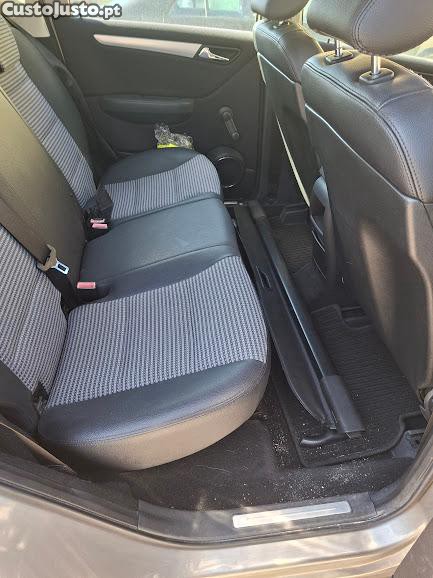 Mercedes-Benz A 180 CDI Avangarde — fotografia 8