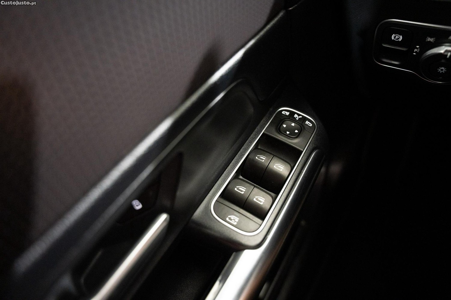 Mercedes-Benz GLA 250 e Progressive — fotografia 8