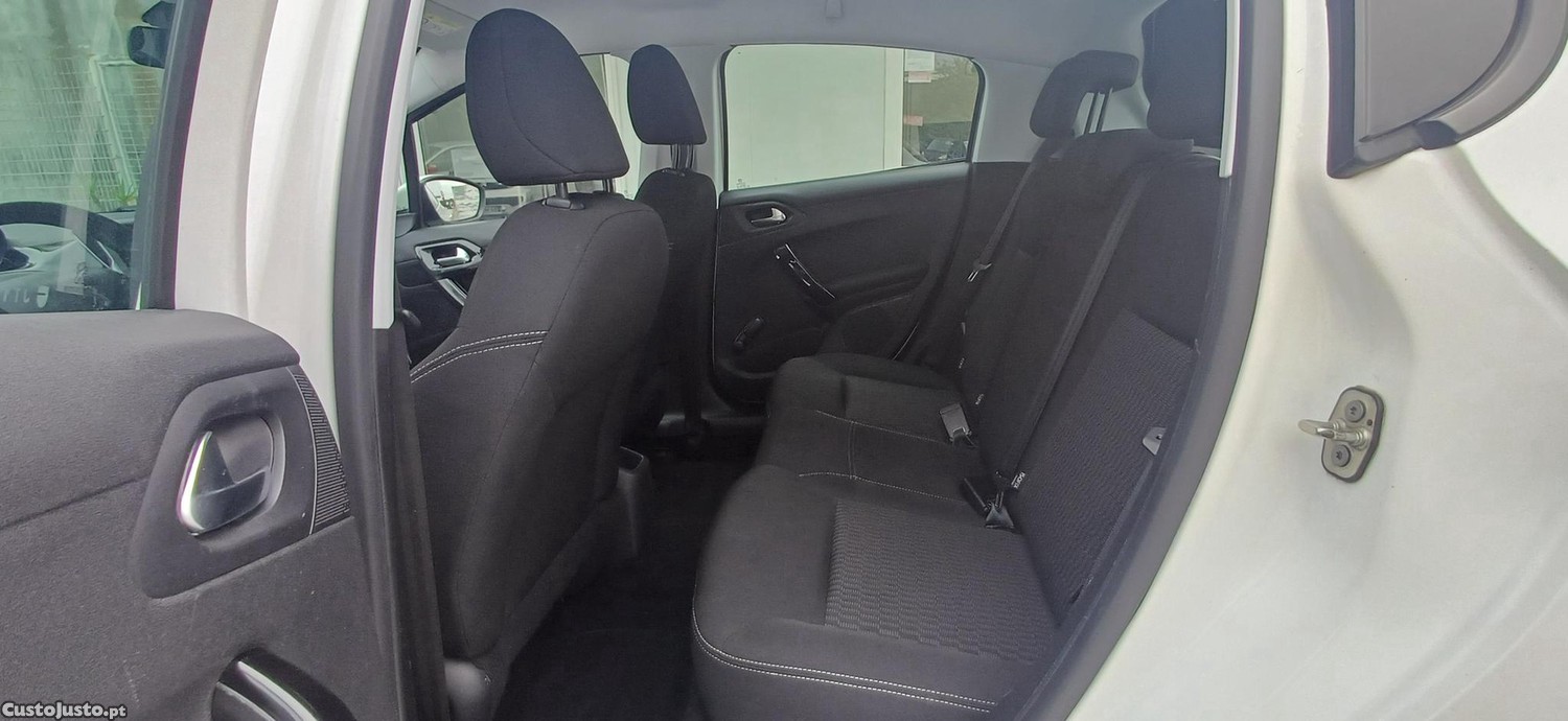 Peugeot 208 BlueHdi Active Cx 6 Velocidades - 19 foto 5