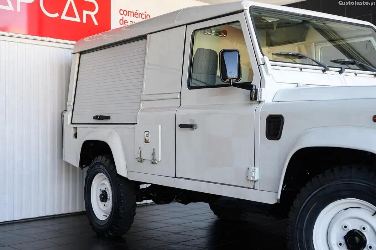 Land Rover Defender 110 2.5 Td5 E — fotografia 23