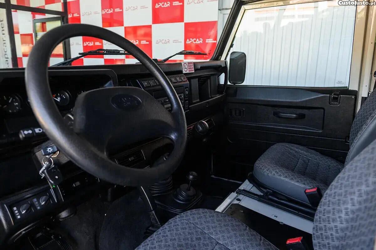 Land Rover Defender 110 2.5 Td5 E — fotografia 3