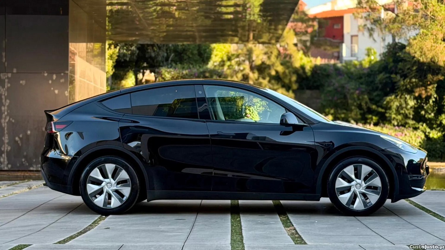 Tesla Model Y Long Range Dual Motor AWD — fotografia 7