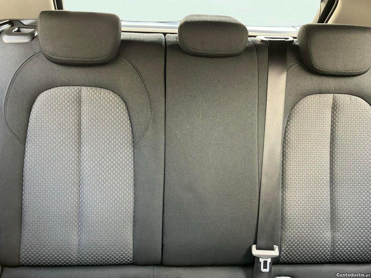 BMW 116 d Advantage — fotografia 2