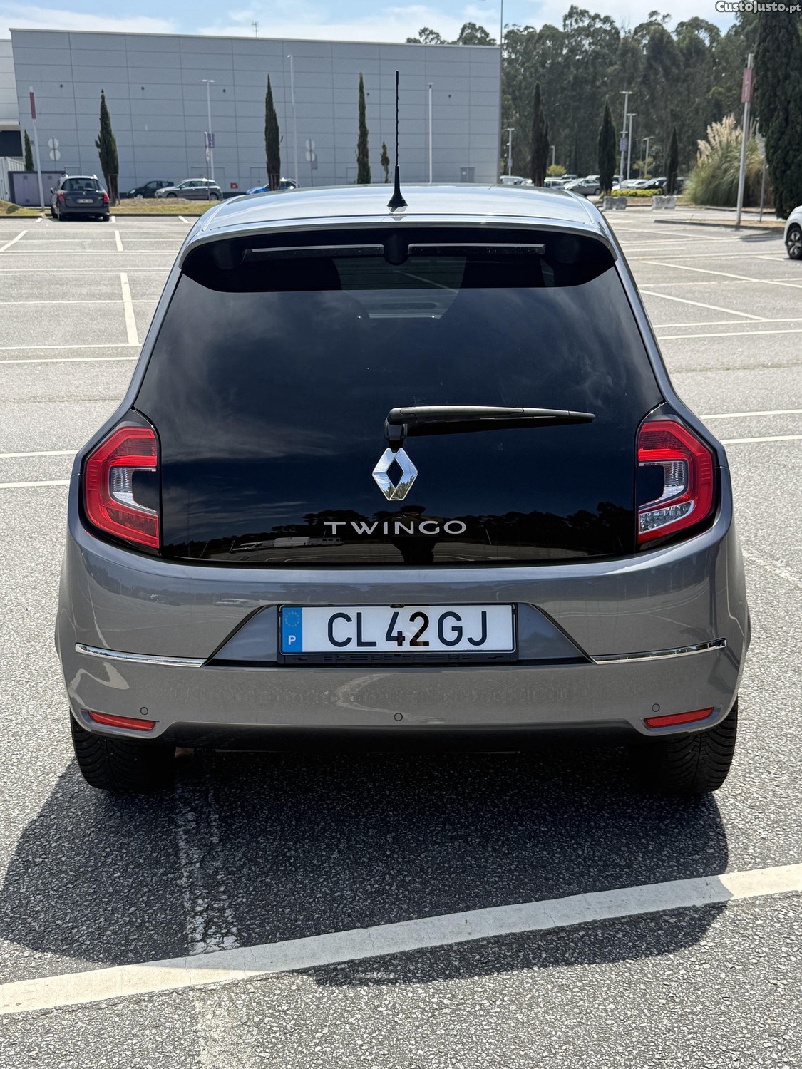 Renault Twingo 1.0 SCELUXE — fotografia 9