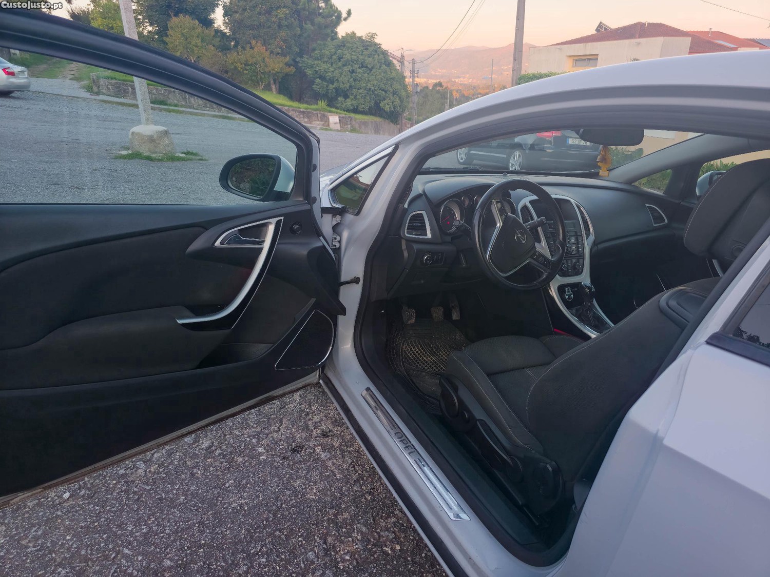Opel Astra Gtc — fotografia 4