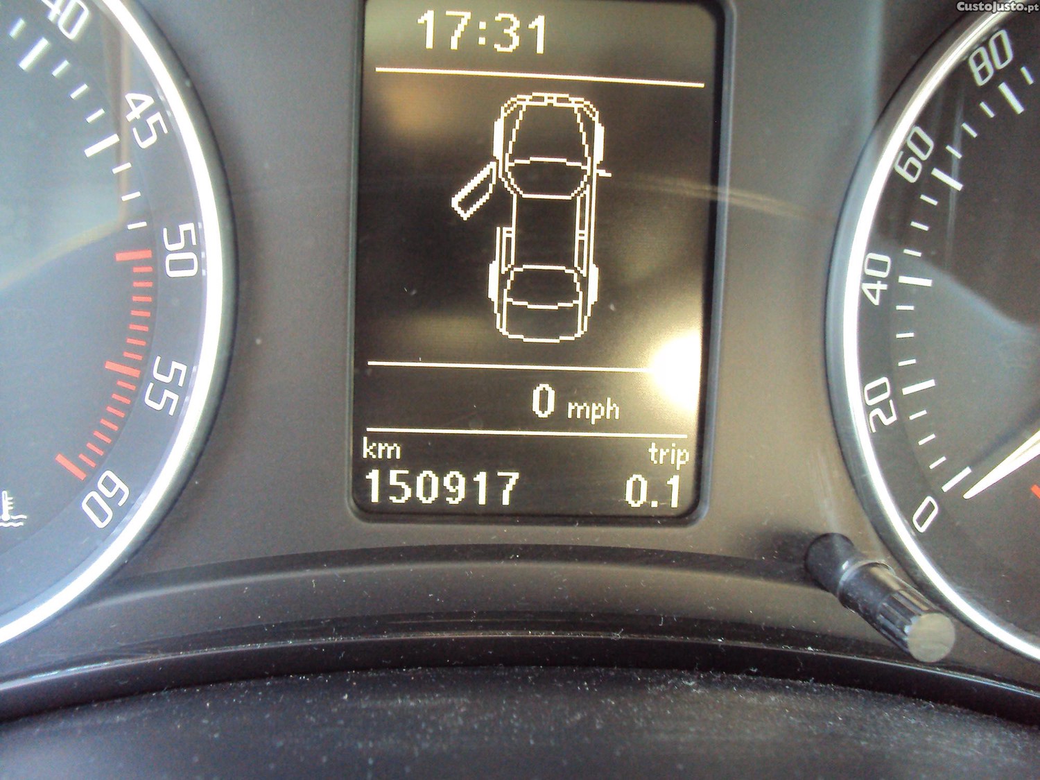 Skoda Octavia Break 1.6 TDI Ambiente 105cv — fotografia 4