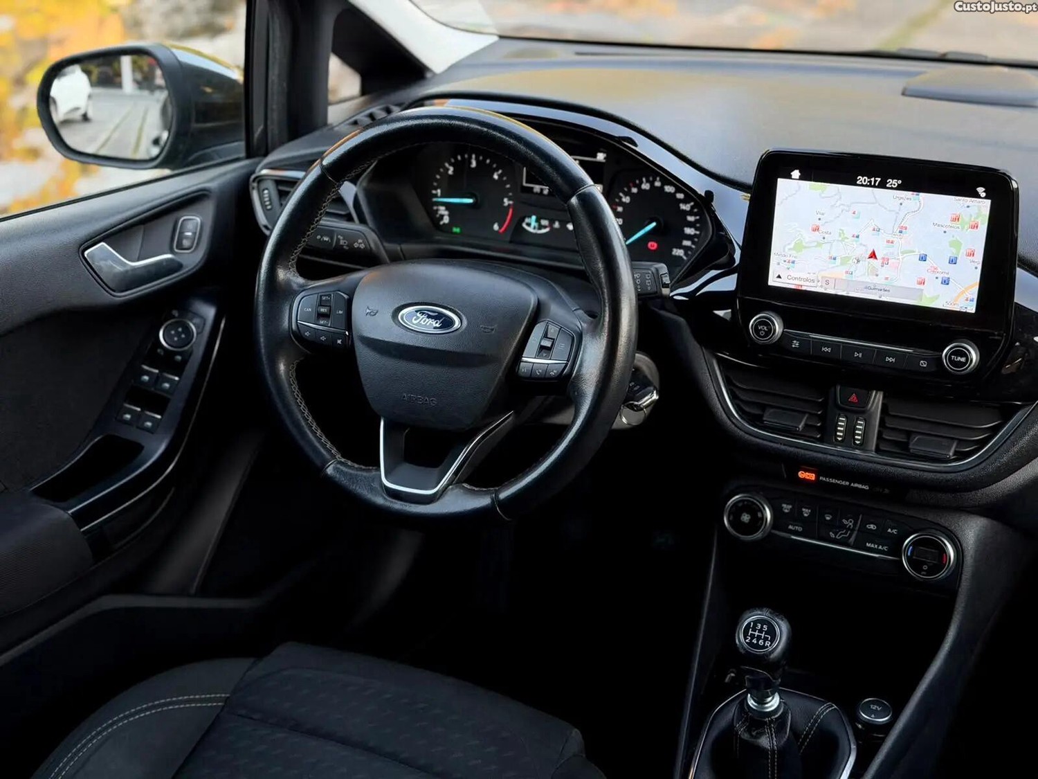 Ford Fiesta 1.5 TDCi Titanium — fotografia 17