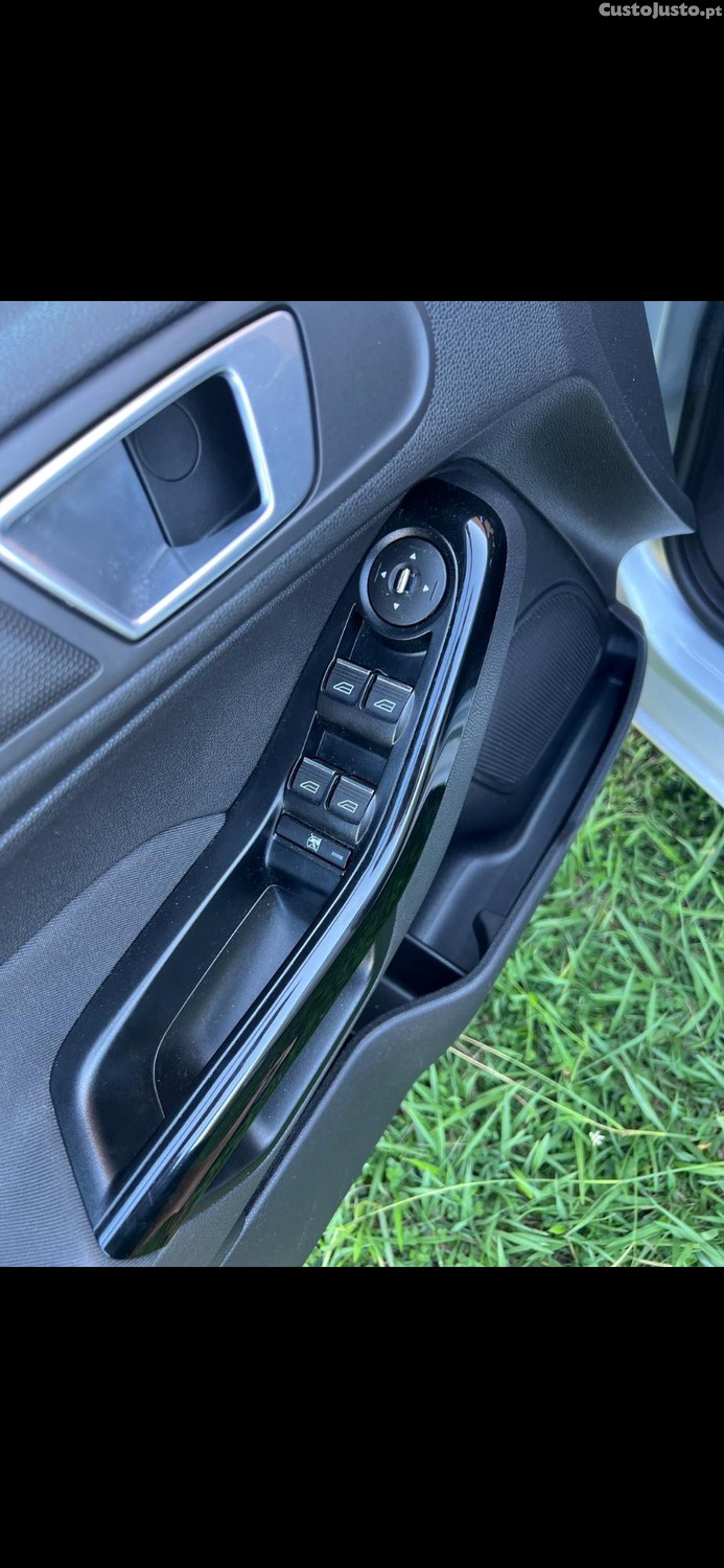 Ford Fiesta 1.0 ECOBOOST TITANIUM — fotografia 8