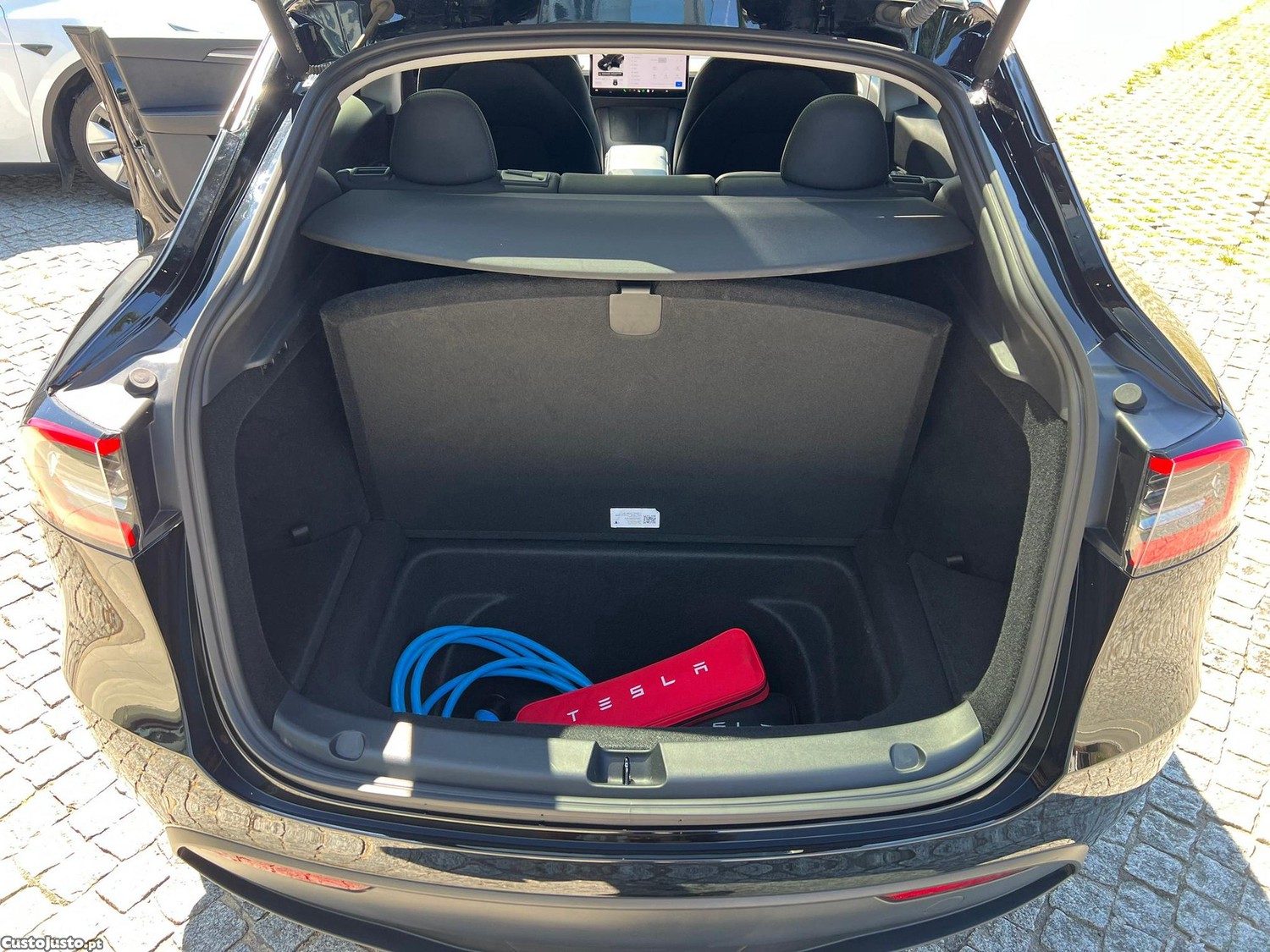 Tesla Model Y Standard — fotografia 14