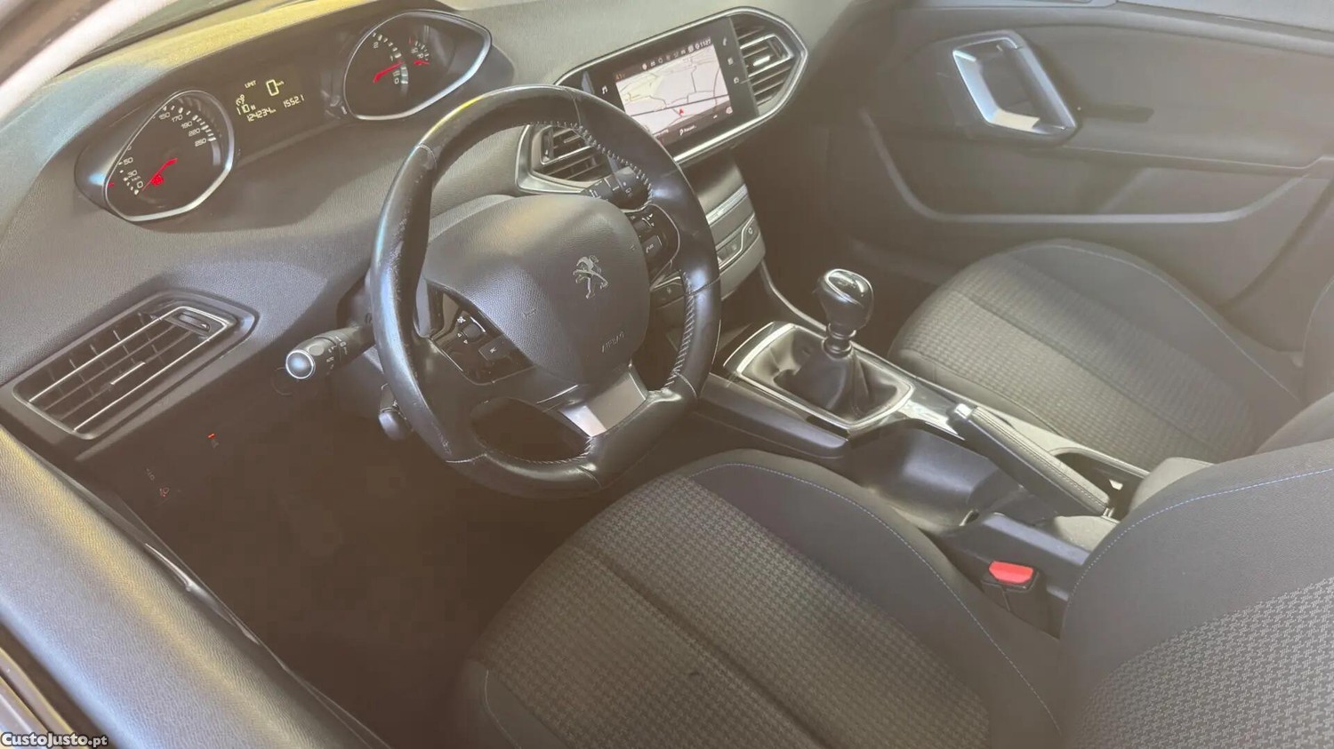Peugeot 308 1.5 BlueHDi Style — fotografia 13