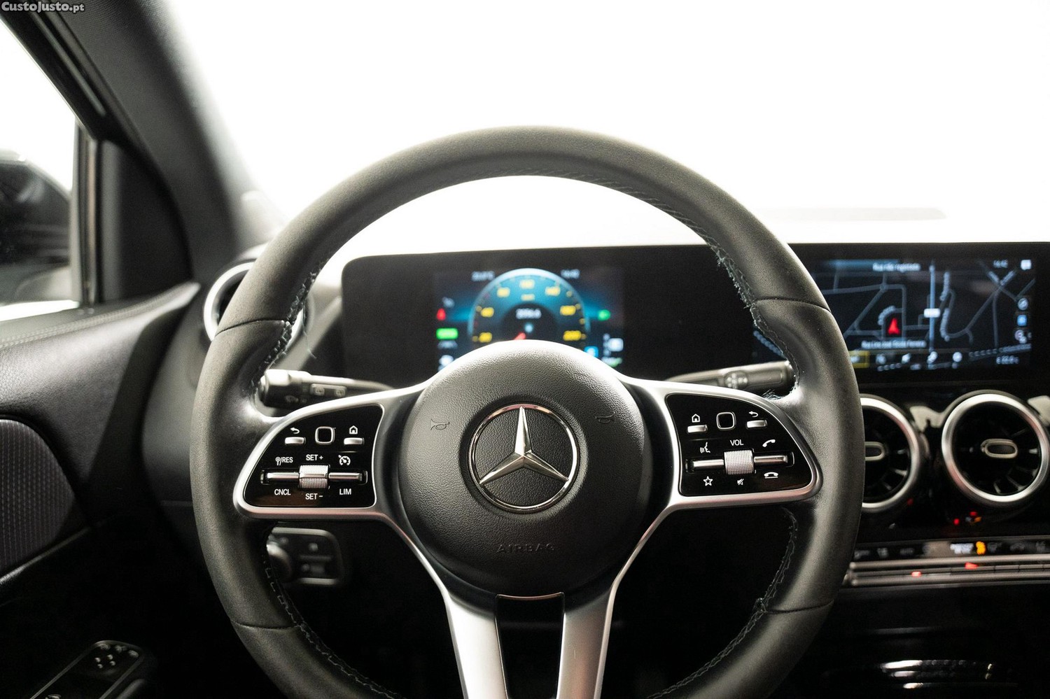 Mercedes-Benz GLA 250 e Progressive — fotografia 7