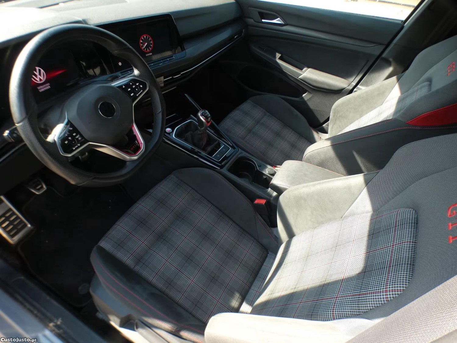 Volkswagen Golf 2.0 TSI GTI — fotografia 3