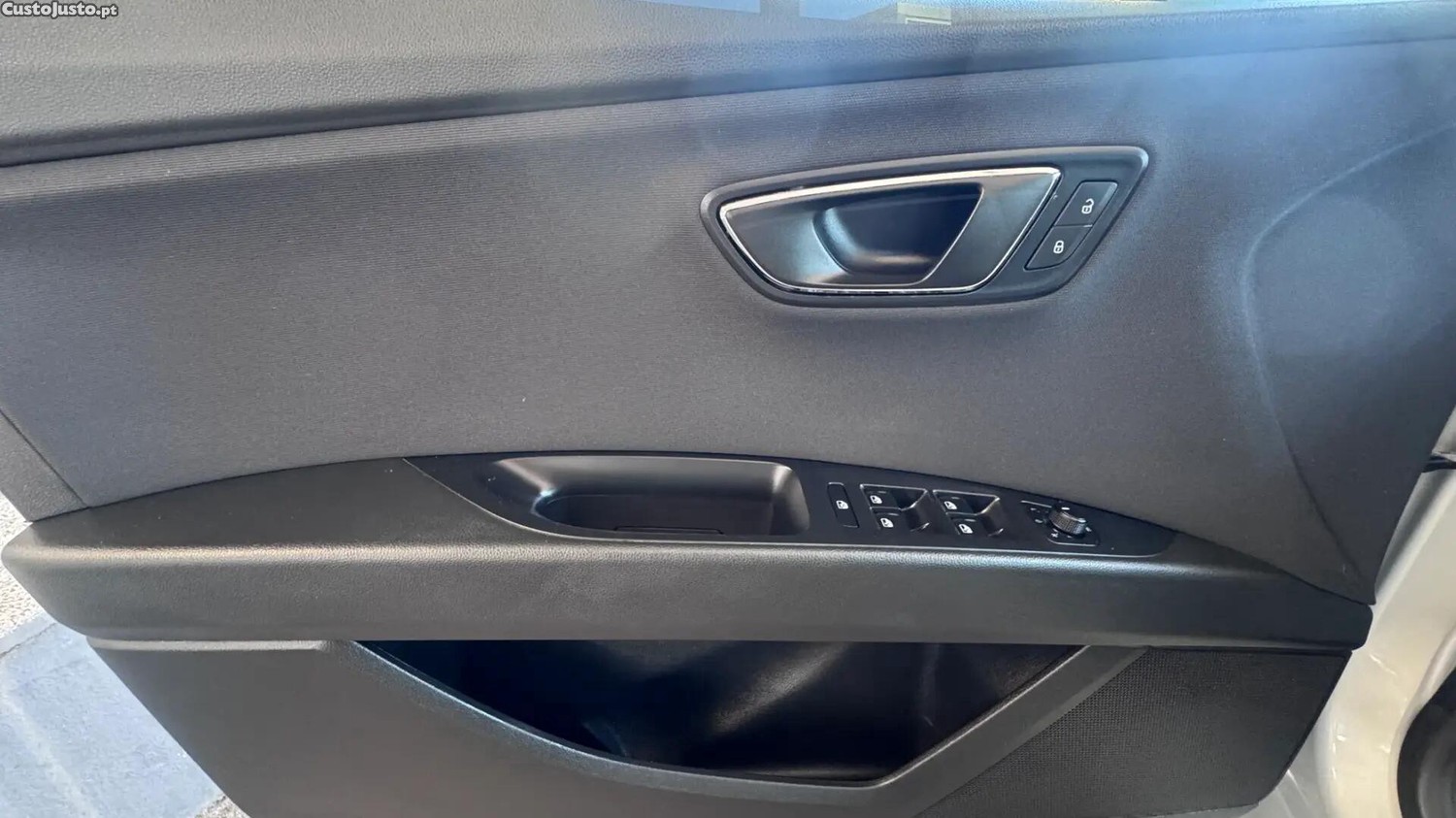 SEAT Leon 1.6 TDI Reference Ecomotive — fotografia 18