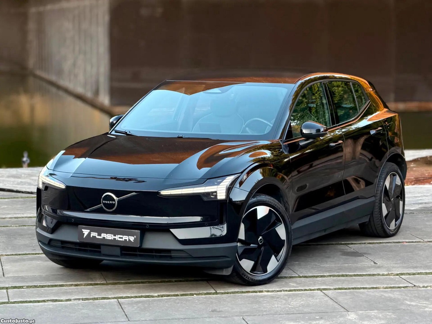 Volvo EX 30 Twin Motor Performance AWD Plus — fotografia 2