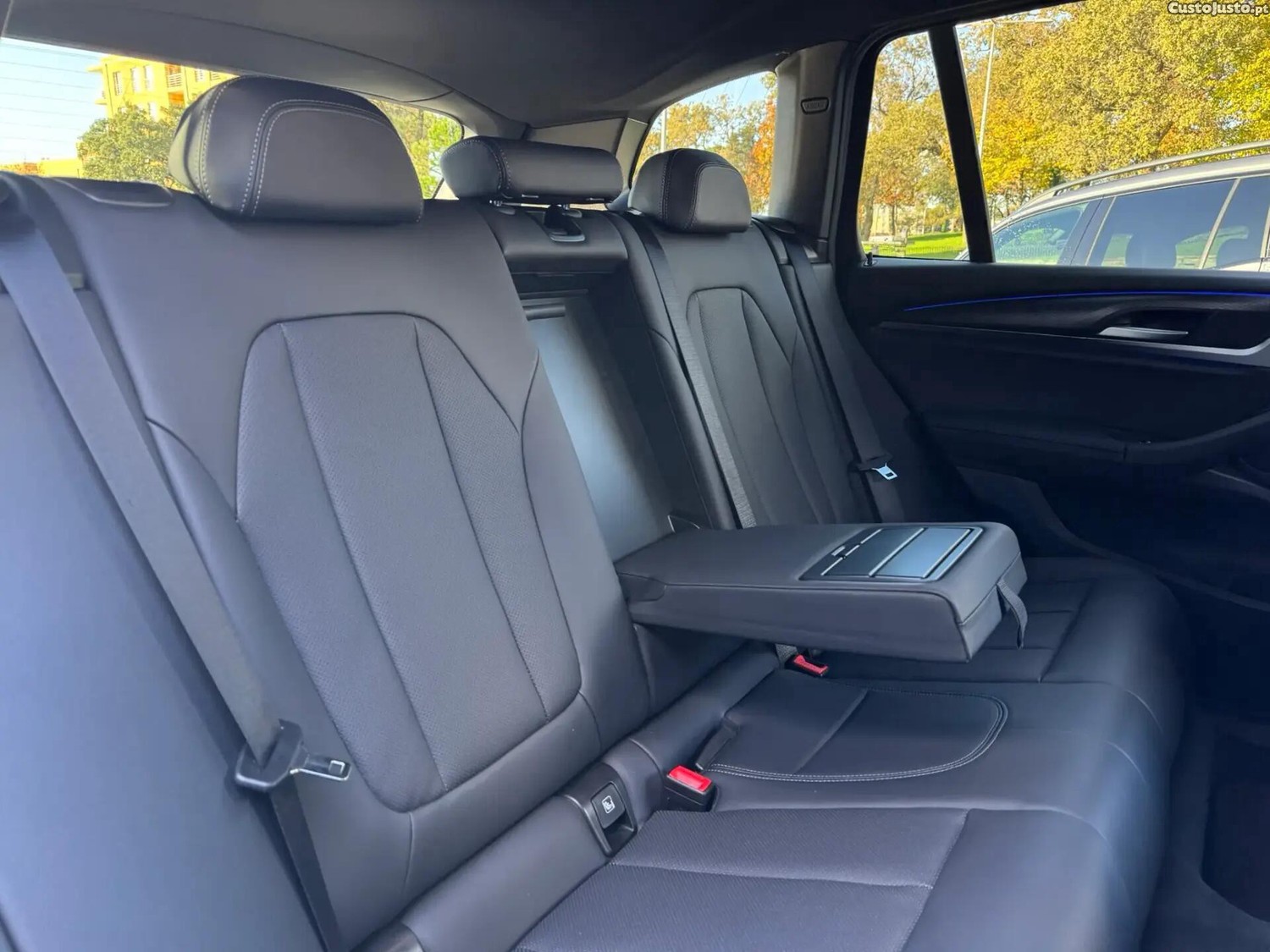 BMW X3 18 d sDrive Pack M Auto — fotografia 13