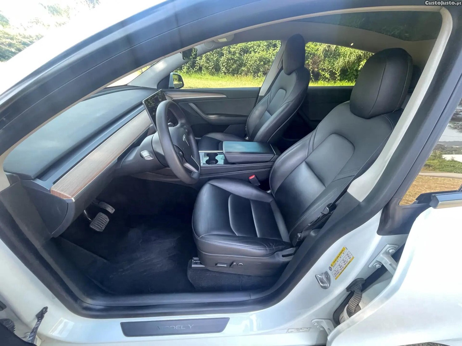 Tesla Model Y Long Range Dual Motor AWD — fotografia 15