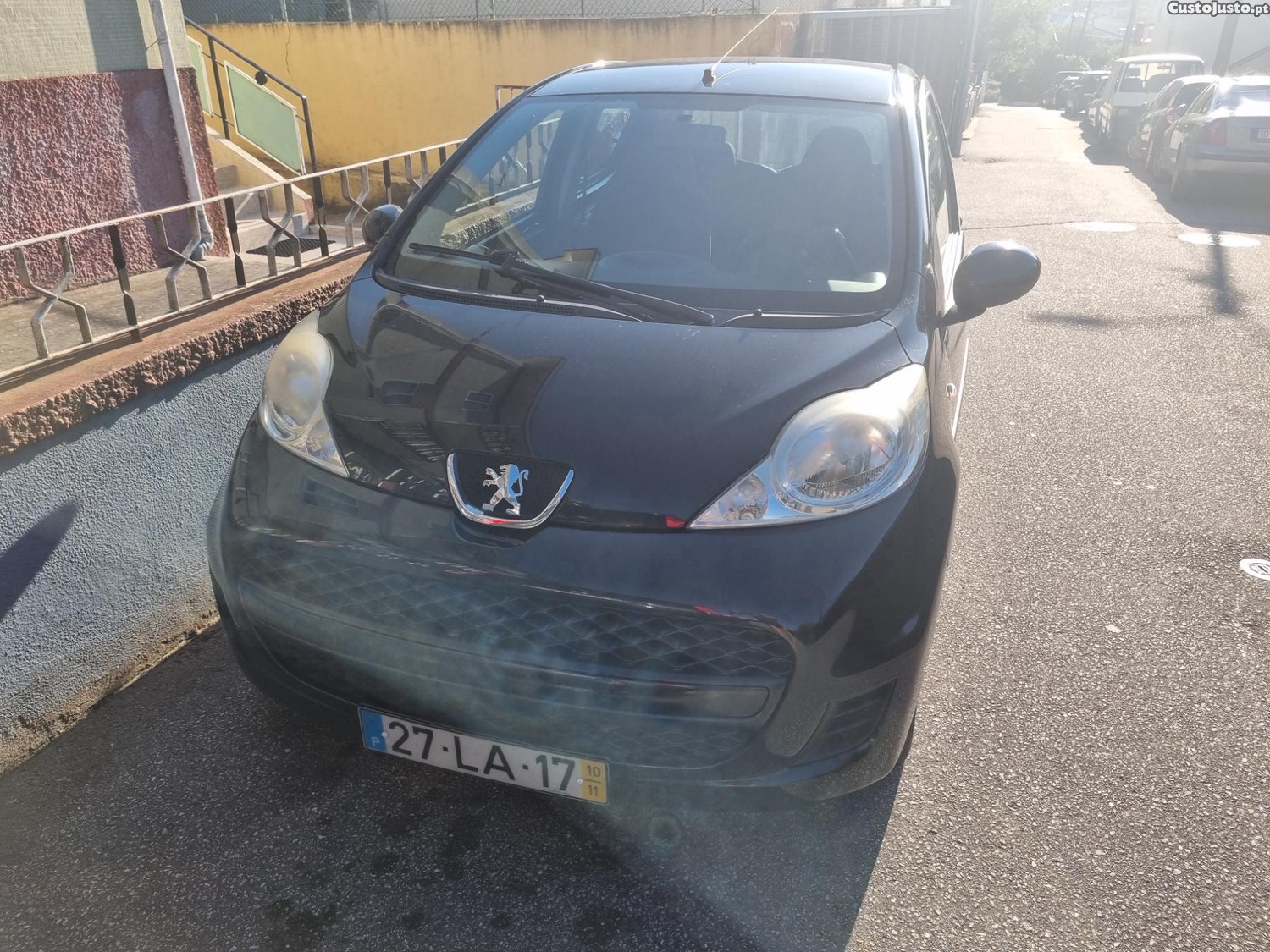 Peugeot 107 1.0 - 10 foto 2