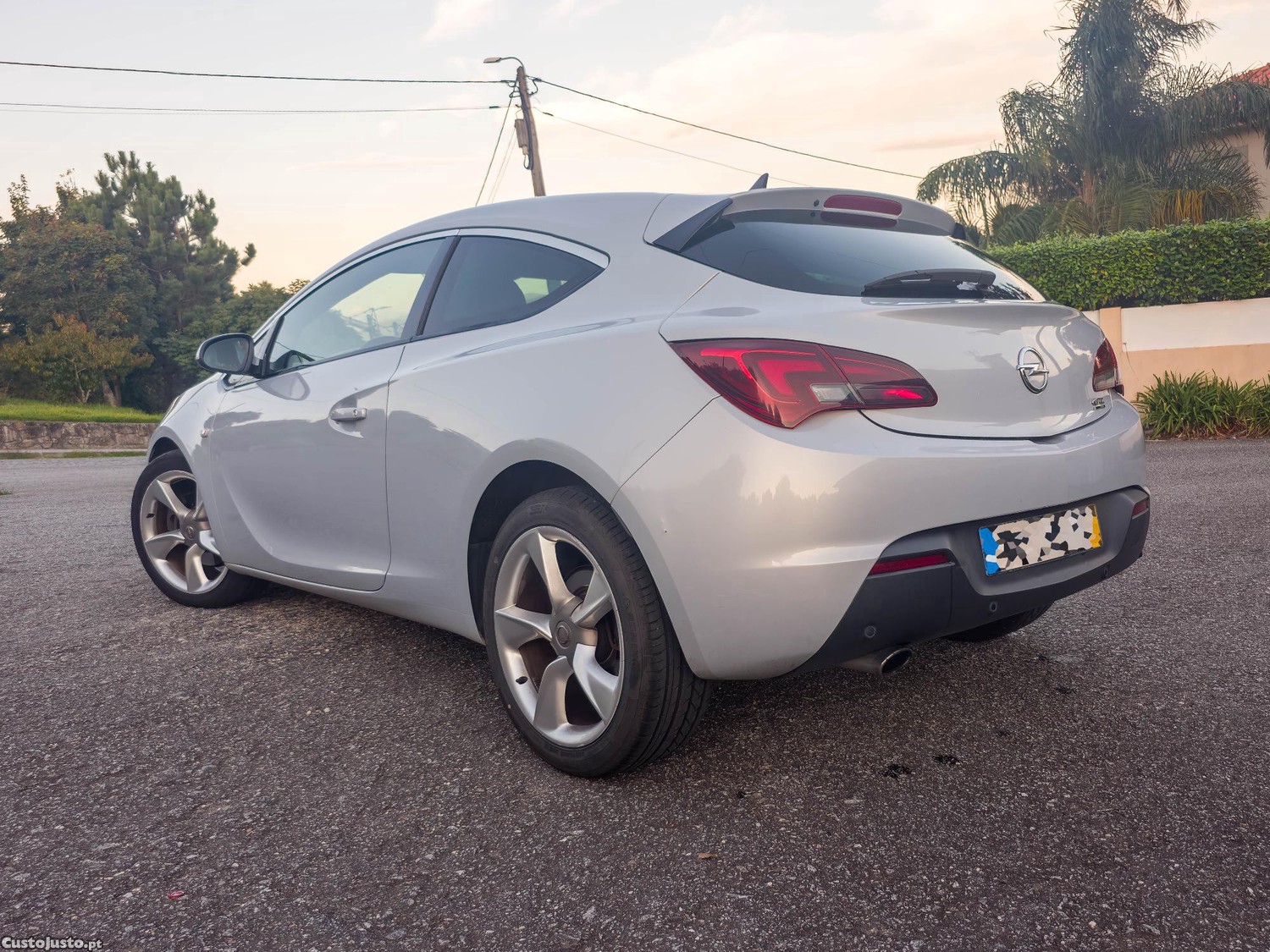 Opel Astra Gtc — fotografia 2