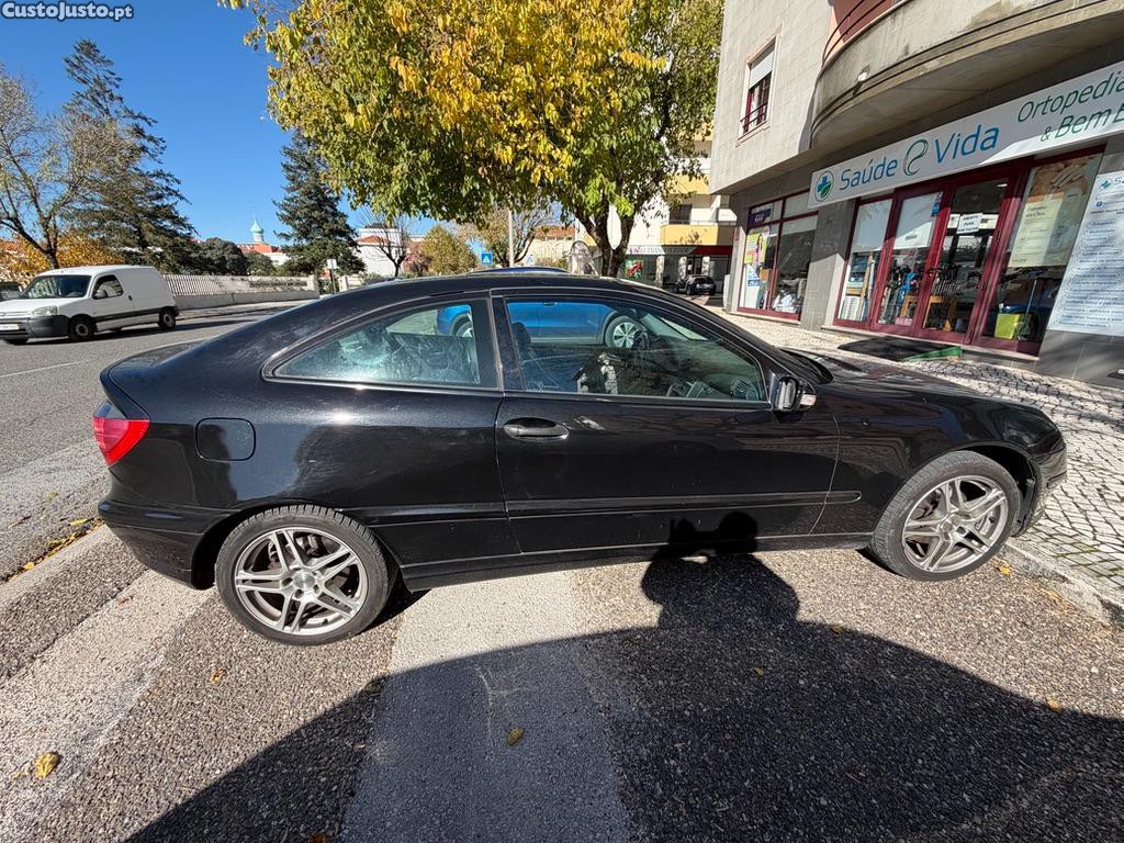 Mercedes-Benz C 220 coupé — fotografia 7