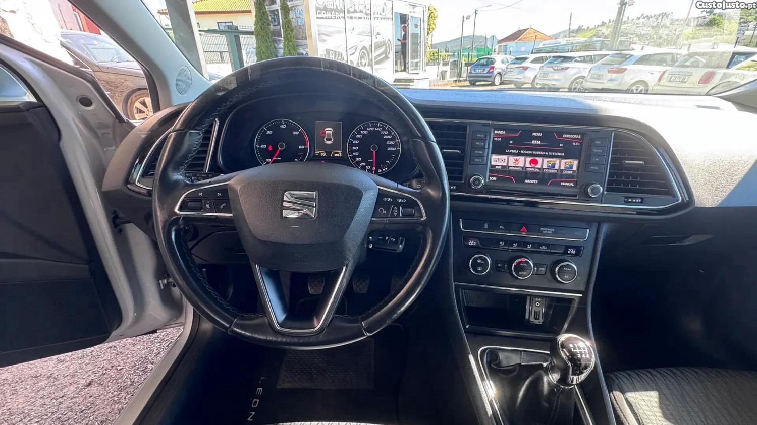 SEAT Leon 1.6 TDI Reference Ecomotive — fotografia 17
