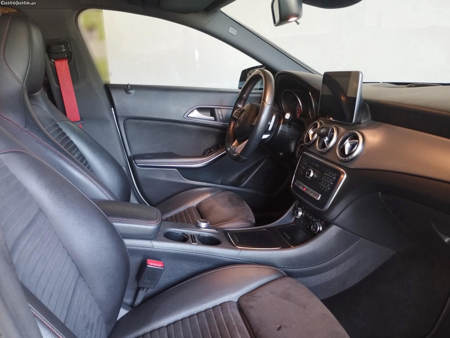 Mercedes-Benz CLA 200 Shooting Brake AMG Line — fotografia 6