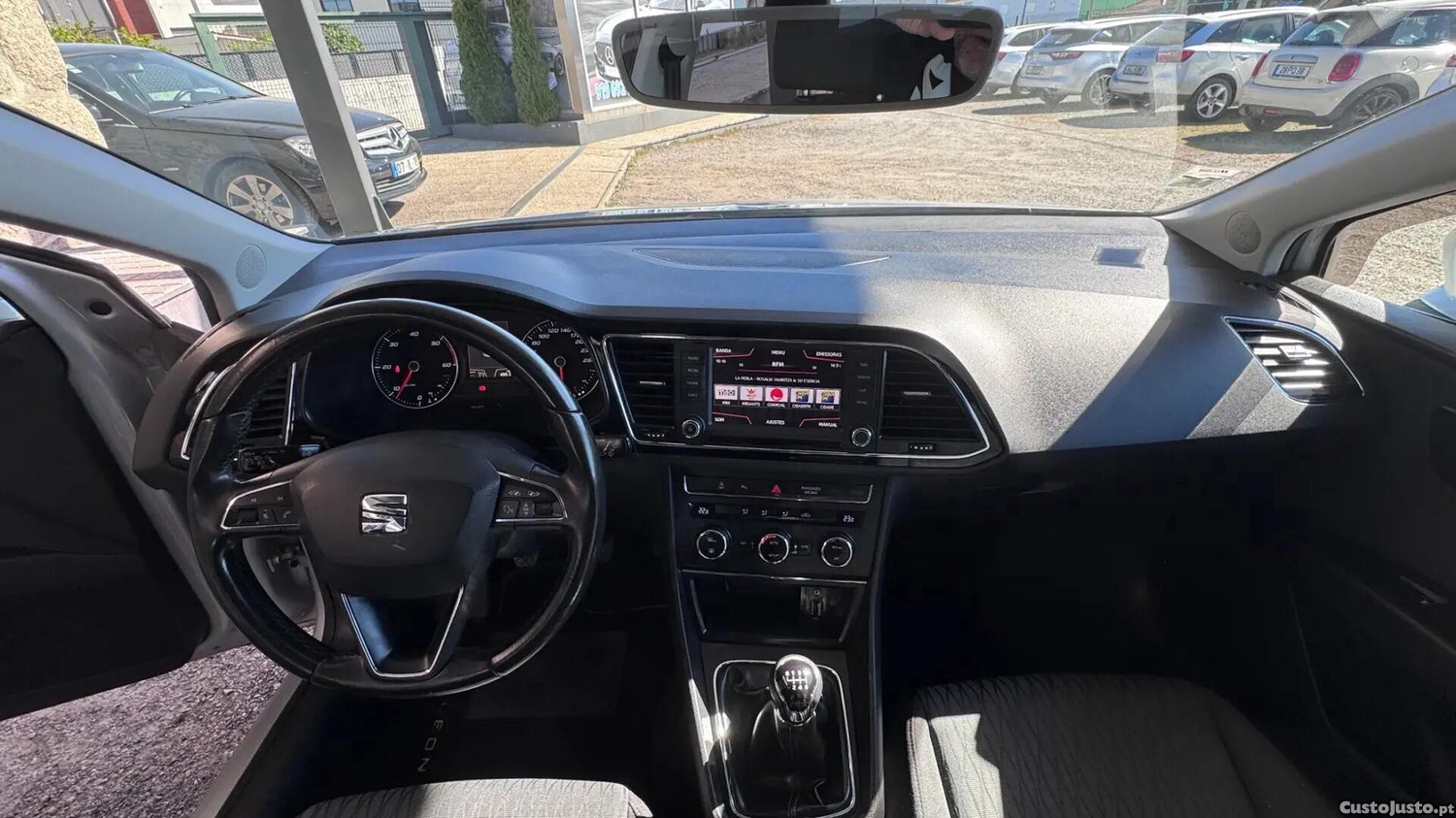 SEAT Leon 1.6 TDI Reference Ecomotive — fotografia 16
