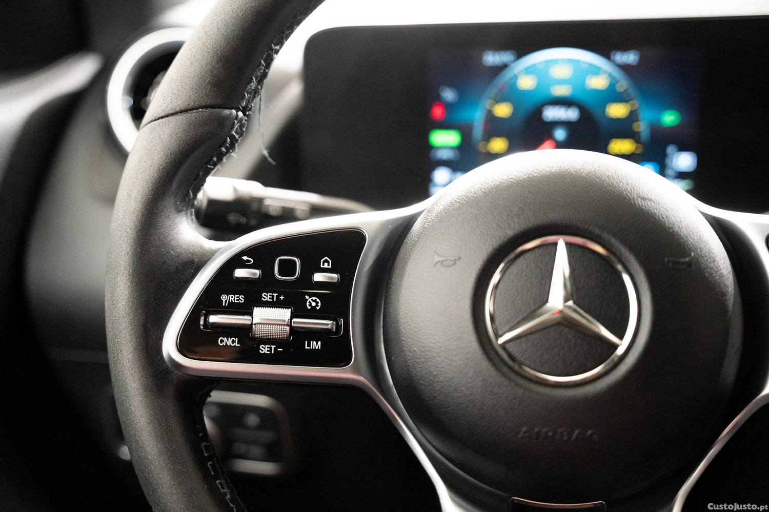 Mercedes-Benz GLA 250 e Progressive — fotografia 6