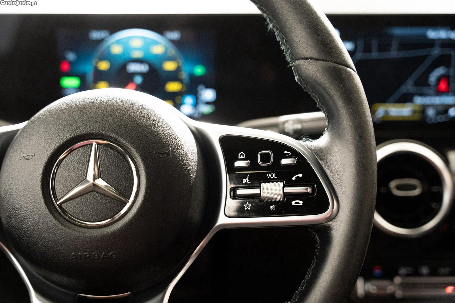 Mercedes-Benz GLA 250 e Progressive — fotografia 5