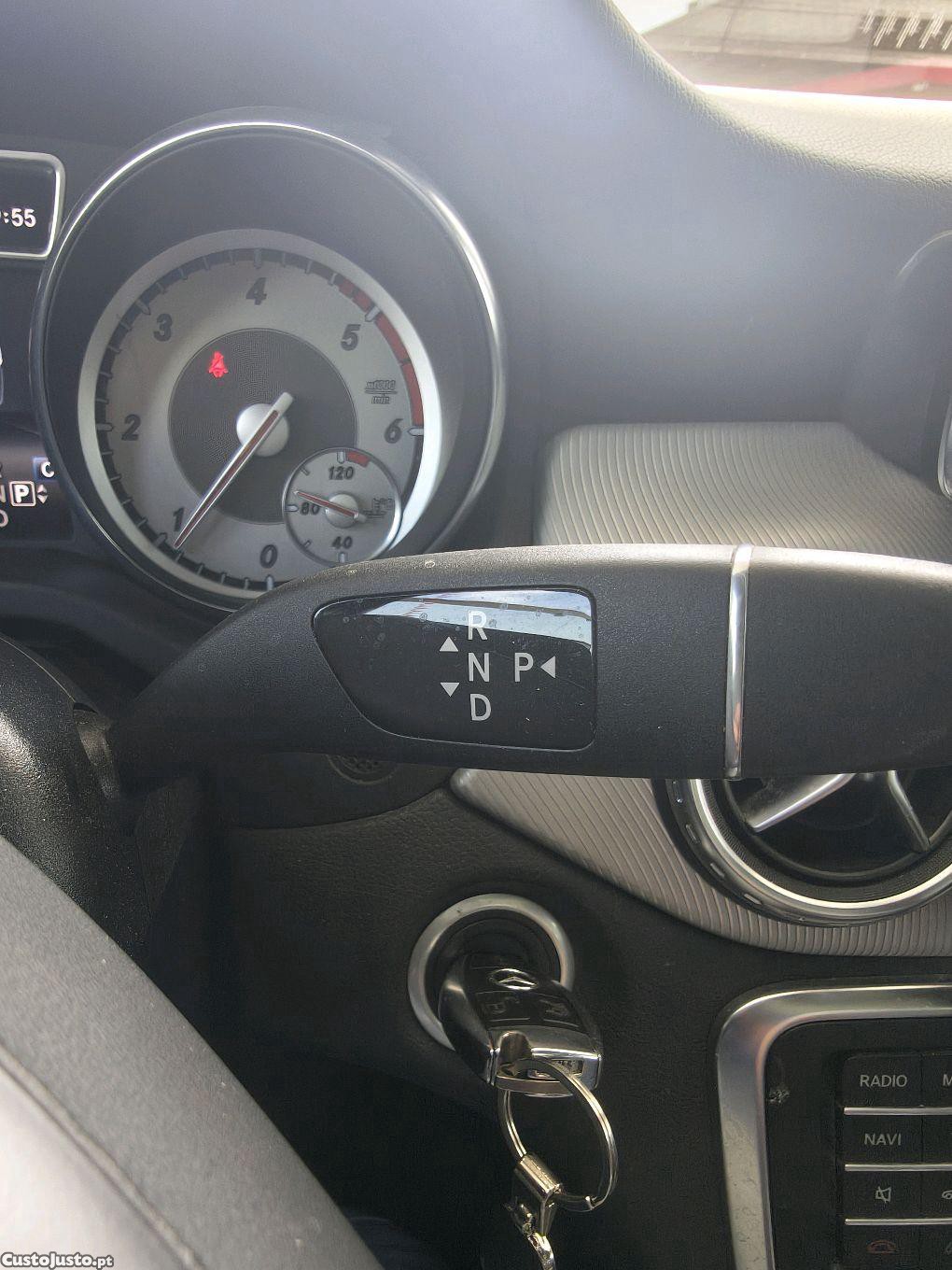 Mercedes-Benz GLA 180 automática — fotografia 6