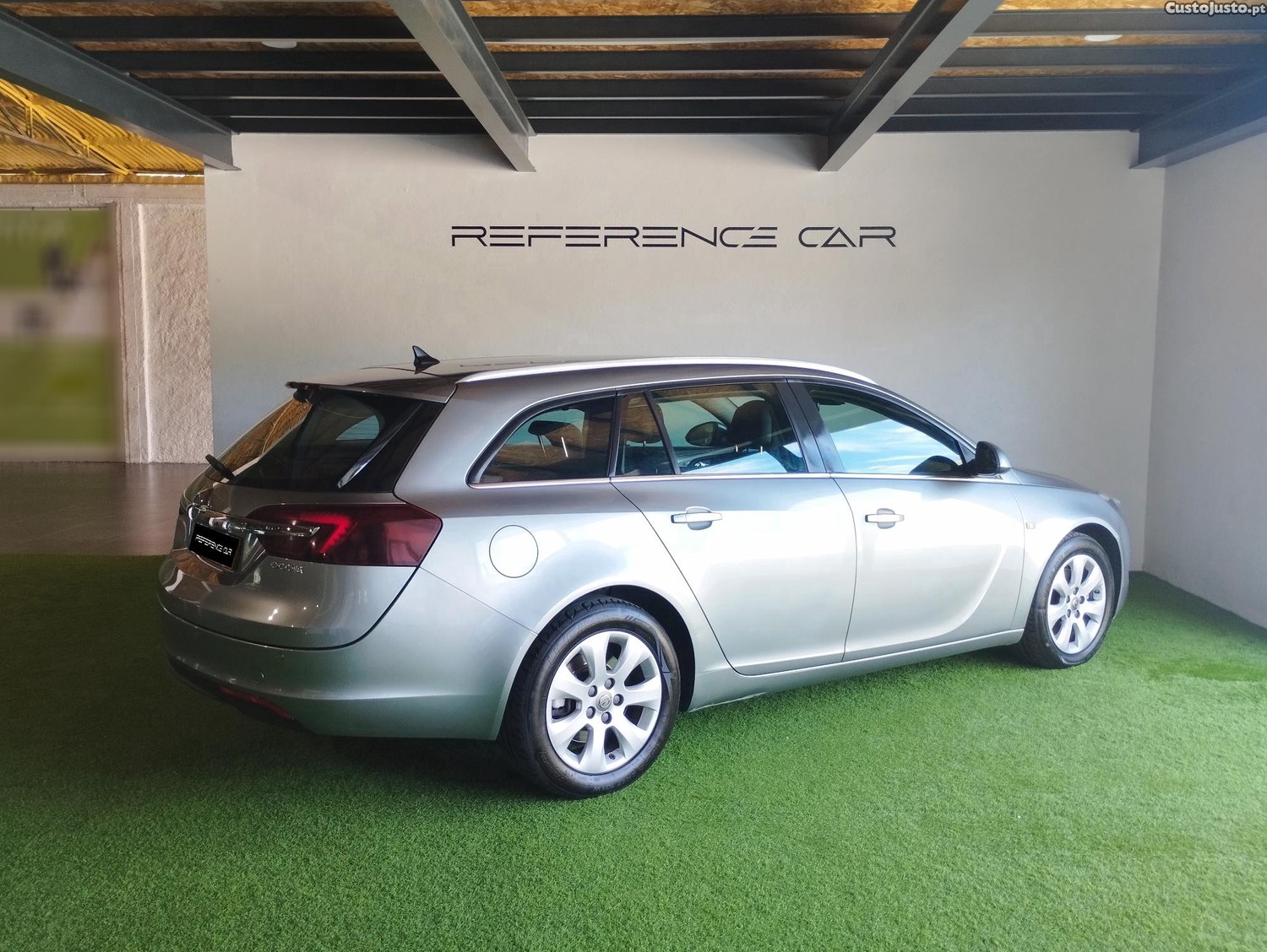 Opel Insignia Sports Tourer Sw — photo 2